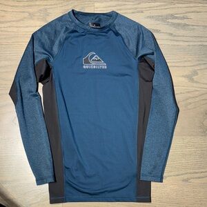 NWOT Quiksilver Men's Navy and Black Rash Guard